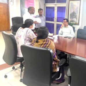 रेलकर्मियों ने महाप्रबंधक से मुलाकात कर अपनी समस्याओं से अवगत कराया