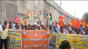 रेलवे यूनियन चुनाव के लिए एआईआरटीयू के शैलेश यादव और रेलवे मजदूर कांग्रेस के रामचंद्र सिंह ने किया नामांकन