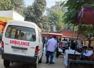 रेलवे यूनियनों के चुनाव में सरकारी एंबुलेंस से वोटर को लाने का विरोध