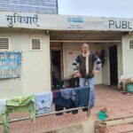 लूट का अनोखा मामला, खा गए शौचालय रेल के अधिकारी