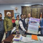 डीआरएम ने किया ऑल इंडिया एससी/एसटी रेलवे एम्प्लाइज एसोसिएशन के वार्षिक कैलेंडर का वितरण