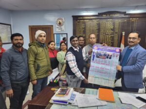 डीआरएम ने किया ऑल इंडिया एससी/एसटी रेलवे एम्प्लाइज एसोसिएशन के वार्षिक कैलेंडर का वितरण