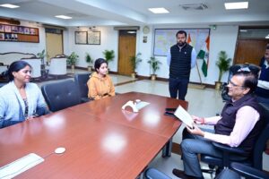 रेलकर्मियों ने महाप्रबंधक से मुलाकात कर अपनी समस्याओं से कराया अवगत