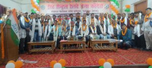चुनाव में अच्छी भूमिका के लिए कार्यकर्ताओं को किया गया सम्मानित