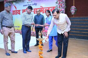 होली की पूर्व संध्या पर मुख्यालय हाजीपुर में हास्य कवि-सम्मेलन का आयोजन