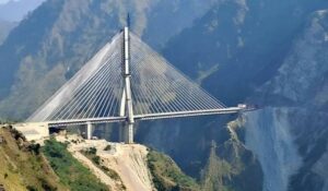 अब कटरा से श्रीनगर की यात्रा वंदे भारत ट्रेन से मात्र 3 घंटे में होगी