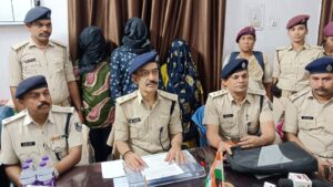 फरक्का एक्सप्रेस से दुर्लभ प्रजाति के 27 कछुए के साथ चार तस्कर गिरफ्तार