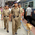 रेल यात्रियों का गायब मोबाइल फोन ढूंढ़ निकालेगा रेलवे सुरक्षा बल, दूरसंचार विभाग से मिलाया हाथ