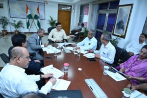 पूर्व मध्य रेल के महाप्रबंधक छत्रसाल सिंह नेदामोदर वैली कॉरपोरेशन के चेयरमैन केसाथ की उच्चस्तरीय बैठक