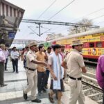 लाल गाड़ी के टिकट चेकिंग अभियान में 10240 बिना टिकट यात्री पकड़े गए