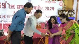 रेल मंडल के 80 कर्मचारियों को उत्कृष्ट सेवा के लिए डीआरएम ने किया पुरस्कृत