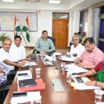 रेलकर्मियों ने महाप्रबंधक से मिल कर अपनी समस्याओं से अवगत कराया