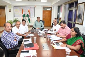रेलकर्मियों ने महाप्रबंधक से मिल कर अपनी समस्याओं से अवगत कराया