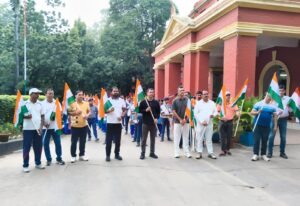 घरों पर तिरंगा लहराएं अभियान, के प्रति जागरूकता के लिए, निकाली गई तिरंगा यात्रा