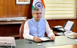रेल मंत्री जी, ‘रील’ से बाहर निकलिए! देखिए कैसे प्रीमियम ट्रेनों में ‘कामधेनु गाय’ बन रहे हैं RAC यात्री